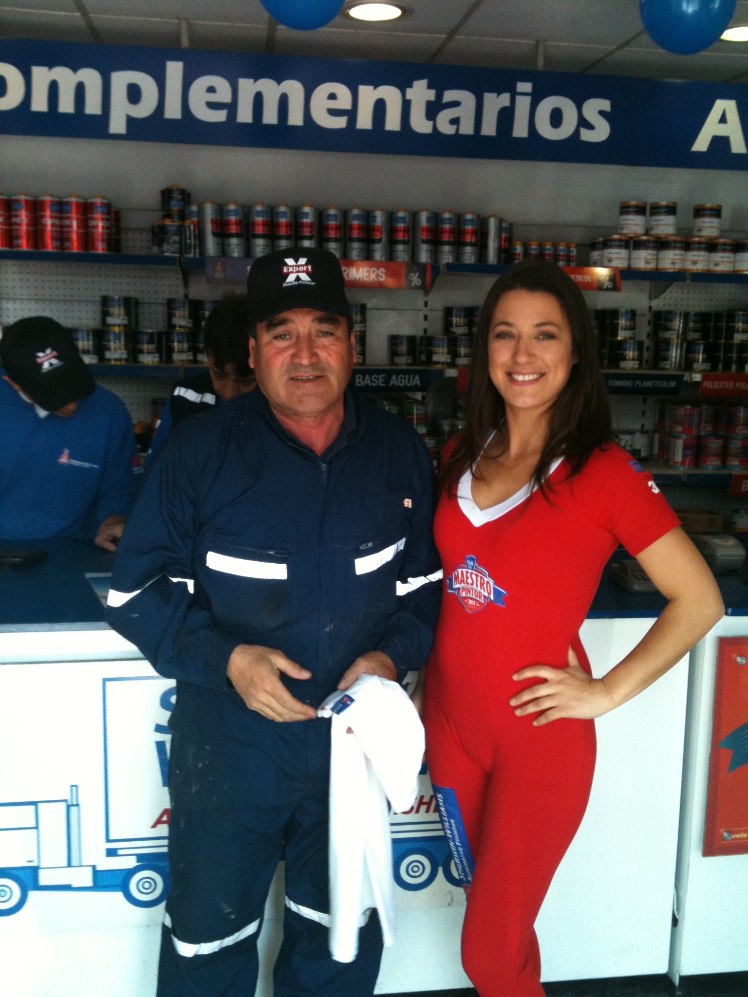 Mueble exhibidor personalizado para retail