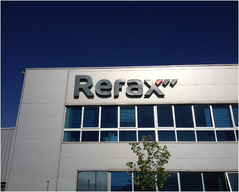 Proyecto de señalética industrial y exhibición de gran formato para Refax
